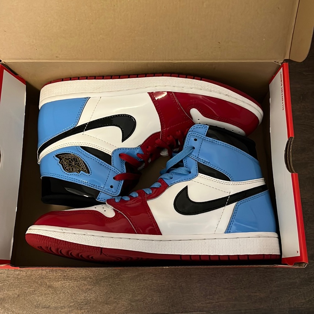 Jordan 1’s, us men’s 9.5, red, white, and blue